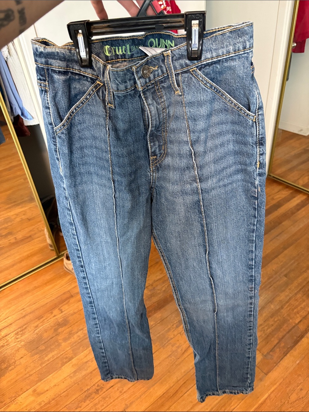 Cruel girl jeans, style Quinn
